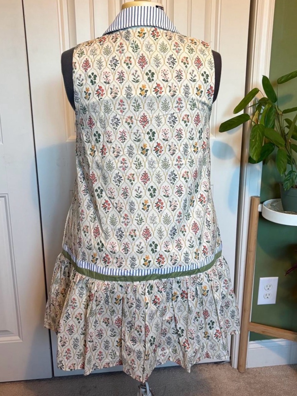Entro Tiered Sleeveless Dress in Cream and Floral - Picture 2 of 7